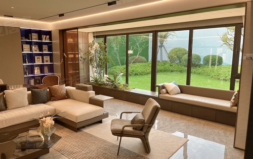 132户型南北双阳台落地窗感觉客厅开间74米点我预约看房