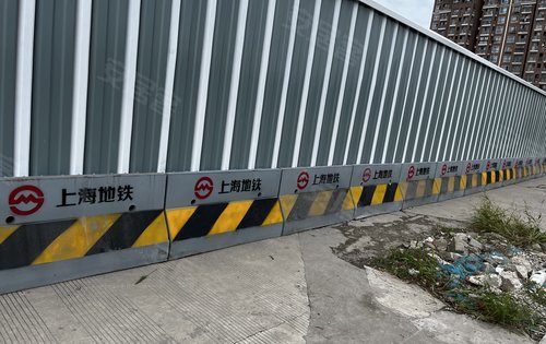 项目北侧在建地铁12号线的西延伸段