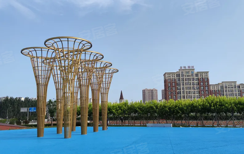 大连改造后的泉水河公园是一大亮点,早上来公园打太极拳,傍晚带孙子玩