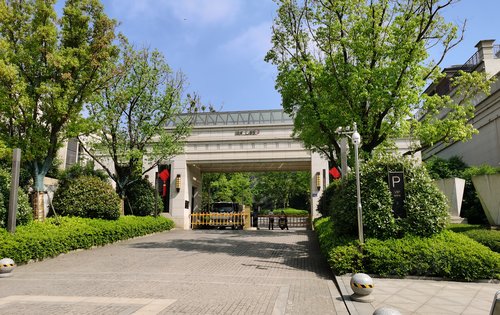 湖山赋一期小区大门