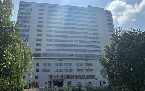 医疗篇:曹路站长征医院,主楼外立面基本已经成型,预计2024年年底开业!