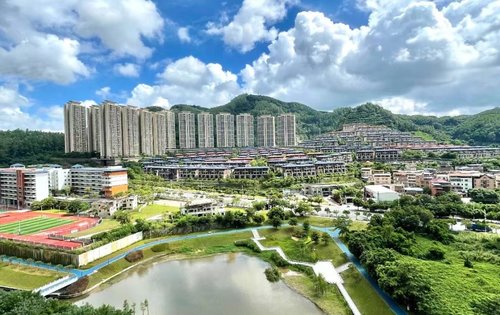 华标峰湖御境目前主推复式洋房和院子,华标峰湖御境位于广东省广州市