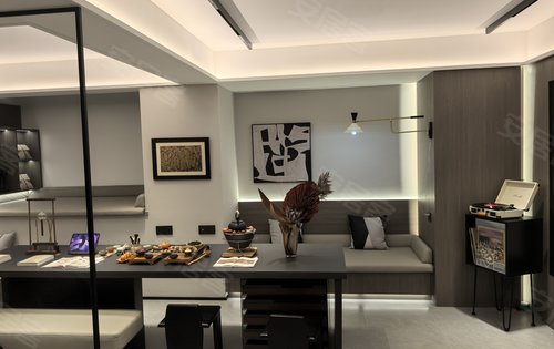 万科公园都会92平1楼下跃样板间展示,使用空间约200平,喜欢下跃的来.