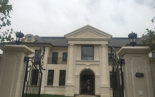 鲁能格拉斯小镇