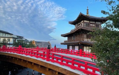 盛唐岚山动态:小区内部自持商业街,有业主食堂.中医馆.超市等.