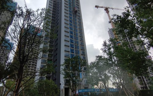 深圳前海·华发冰雪世界·华发新城动态:楼盘实景拍摄,01地块封顶85平三房两厅两卫总价260万-深圳安居客