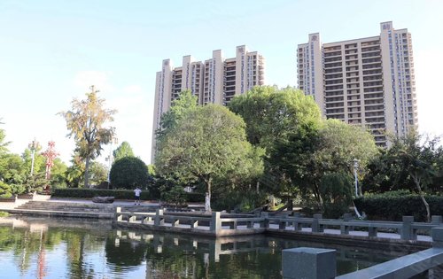 绿地象屿德馨嘉苑苏河公园双地铁一公园公园视角