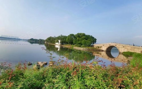 出门500米石湖景区公园 800米东吴天街商圈