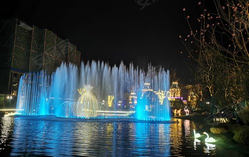 恒大悦澜庭动态:夜晚的灯光音乐喷泉-九江安居客