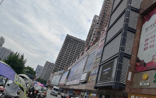 华孚城隍庙距离项目2公里也是购物的好地方