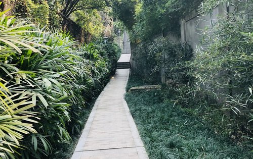 融汇温泉城翰林学府旁边红槽房社区公园闲暇时光休闲散步的好地方