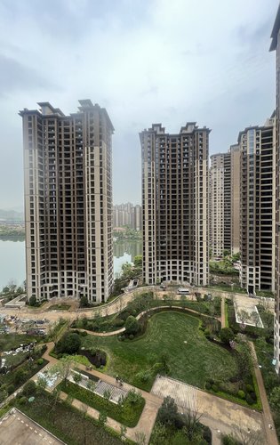 东海闲湖城·栖霞湾动态:栖霞湾组团内部绿化现状，站在阳台随手拍，今年年底交房，美好即将呈现-杭州安居客