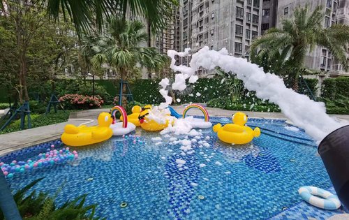 炎炎夏日黄埔新城社区游泳池开放啦欢迎各位客户带小朋友前来游玩