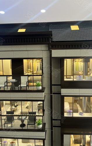 叠拼总高6层,下叠135平,中叠a户型143平,中叠b户型115平,上叠户型132