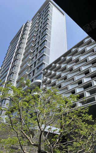 保利栖月雅园,小区在售18层小高层,靠河边景观视野不错,得房率约79%