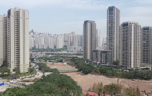 万科重庆天地动态:提前剧透一下下翡翠湖山的视野,这还只是低楼层哟