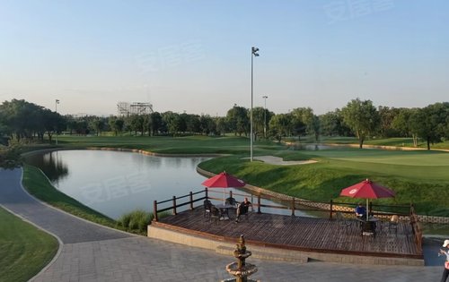 项目紧邻东方天星高尔夫俱乐部走路即可到达