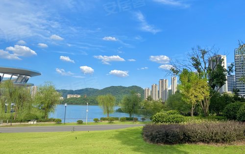 欣利梅溪左岸,离梅溪湖,城市岛仅500米,散步锻炼好去处,宜居宜住,大美