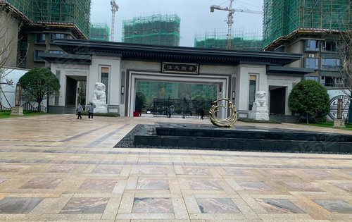 黄石恒大御景动态:恒大御景小区霸气的门头,黄石找不出第二个,一雌一