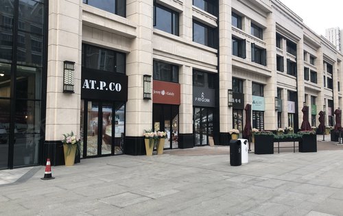 小区自带沿街商业,满足业主日常需求