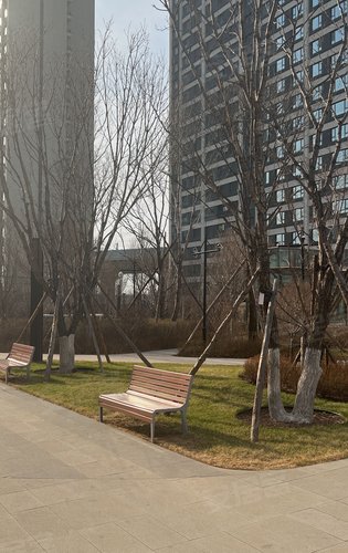 汇龙花溪半岛绿化还是不错的不仅让居住环境更加舒适还能提升空气质量