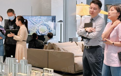 华曦府售楼部参观中