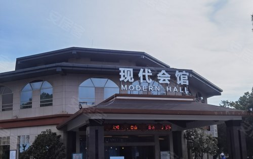 商业中心，康养医院，动物园，公寓酒店，百货超市！