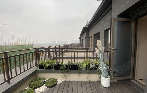 万科悦湾,小而精致顶跃,南北双露台,致你的梦想生活.