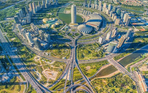 上了东三环15即可到北龙湖cbd高铁东站