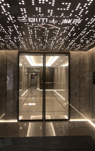 地下车库落客区和大堂实景