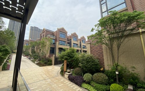 海伦小镇动态:联排别墅实景图-武汉安居客