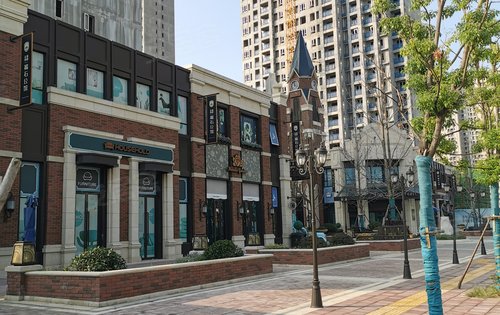 金地保利褐石公馆动态:小区褐石风情商业街实拍-武汉安居客