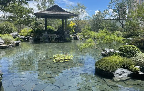 以沙代水以石代山营造出一副山水庭院