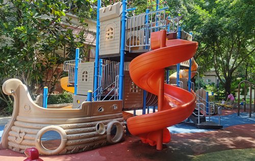 会所门口的小太阳儿童俱乐部,业主带娃的好去处