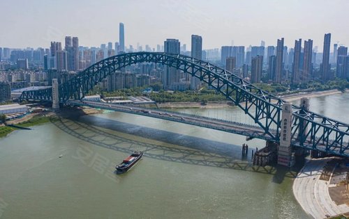 江汉七桥拉近了两岸经济发展