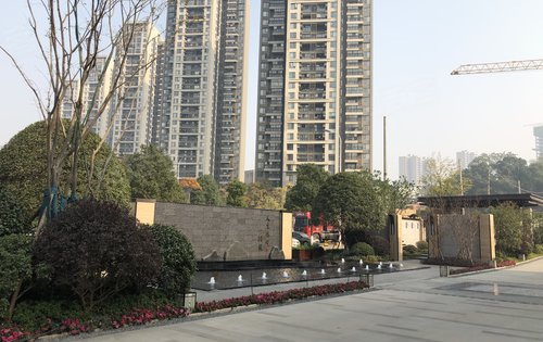 舜元·臻园动态:小区门口实景喷泉,休息区-长沙安居客