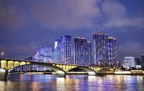 长沙河东夜景真的太美了湘江风吹的也很舒服