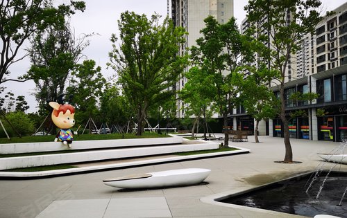 绿树成荫风景不错阿玛尼51度灰色调奠定了时尚