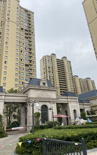 城西印象小区北大门法式建筑风格