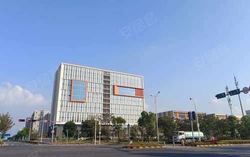 招商臻和璟园动态:小区南侧的产业园，目前已经封顶，开始招商了-苏州安居客