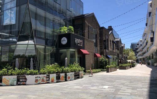 格力海岸一期6万㎡商业街实景 7期还有6万㎡商业广场待建