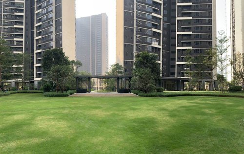 恩平望江府兄弟项目,佛山禅城望江府,融创小区主要以沉稳大气为主