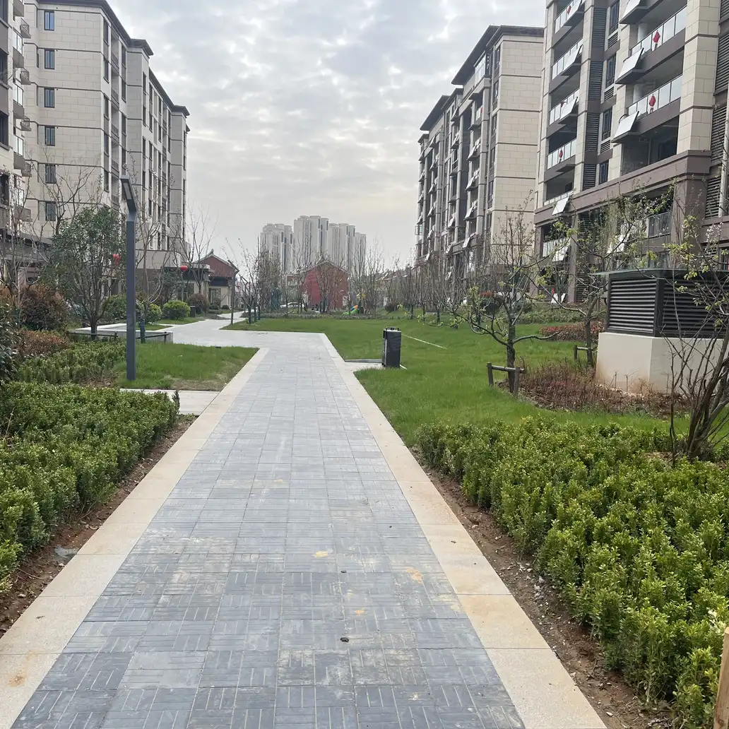 金海铂樾项目位于盱眙县金鹏大道40号 ,自带万达商业,产品丰富,新中式