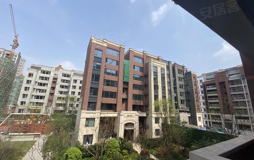 金地自在城动态:金地自在城三期dk25领峯低密组团，褐石系列，小区实拍现场，总层高8层楼，横厅设计，...-重庆安居客