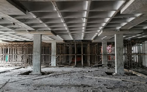 我们华棠府车库都是采用的新工艺 密肋梁 造价都比其它楼盘高得多