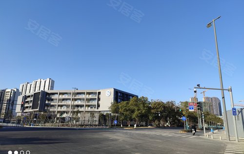 雅戈尔实验学校九年制已开学距离项目400米