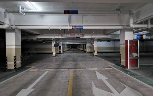 纯人车分流的小区 地下车库