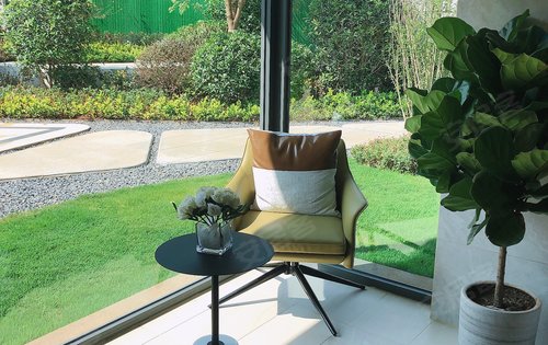 超大观景阳台三面采光端头房