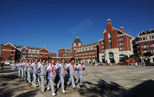 恒大金碧天下里面旁邊的學校艾爾西雙語幼兒園 北附金碧天下學校,太平