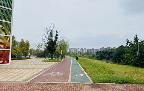 马桥河风光带将是业主们茶余饭后的好去处.